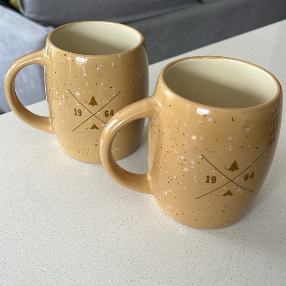 2 Tim Hortons Limited Edition 2016 Canadian Goose cups - Picture 4 of 11